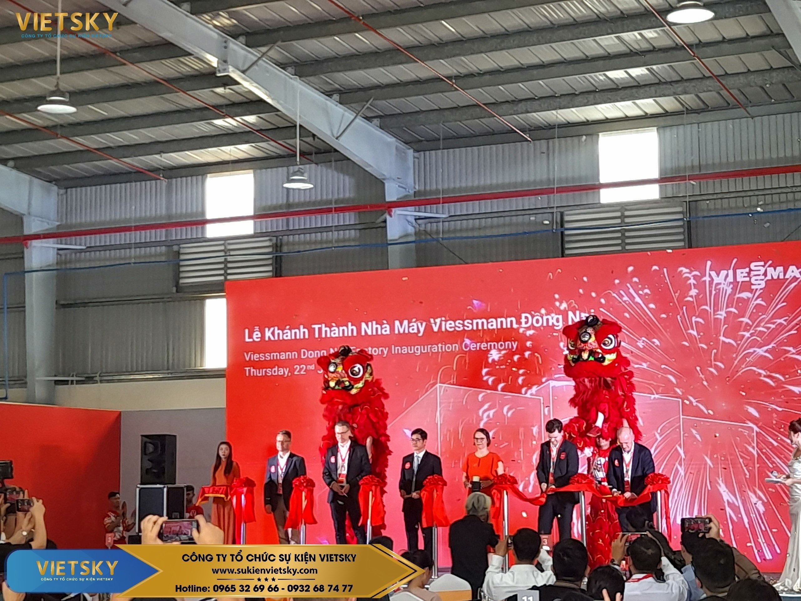 to-chuc-le-khanh-thanh-o-hcm.jpg